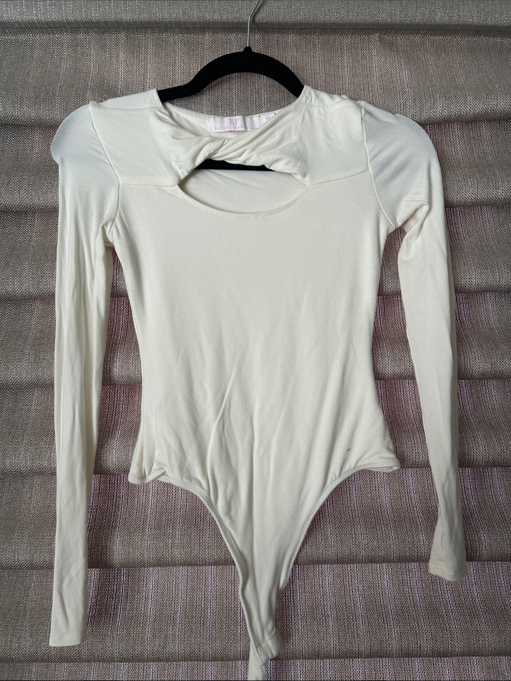 Rachel Parcell Cream Long-Sleeve Twist-Front Bodysuit